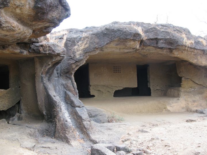 Jogi caves 